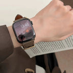 Gold Silver-klockarmband monterat på Apple Watch
