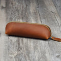 Ljusbrunt pennfodral i läder med dragkedja