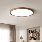 Rund LED-plafond i valnötsutförande i vardagsrum