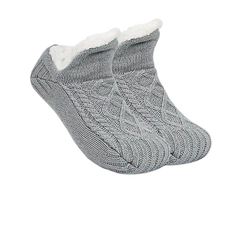 Grå stickade toffelsockor med vitt foder